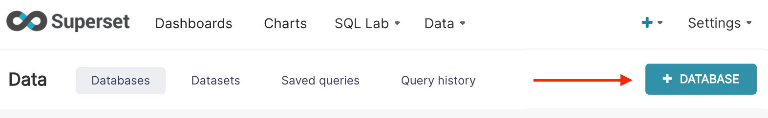 Interface de Superset montrant le menu Database avec le bouton + Database mis en évidence